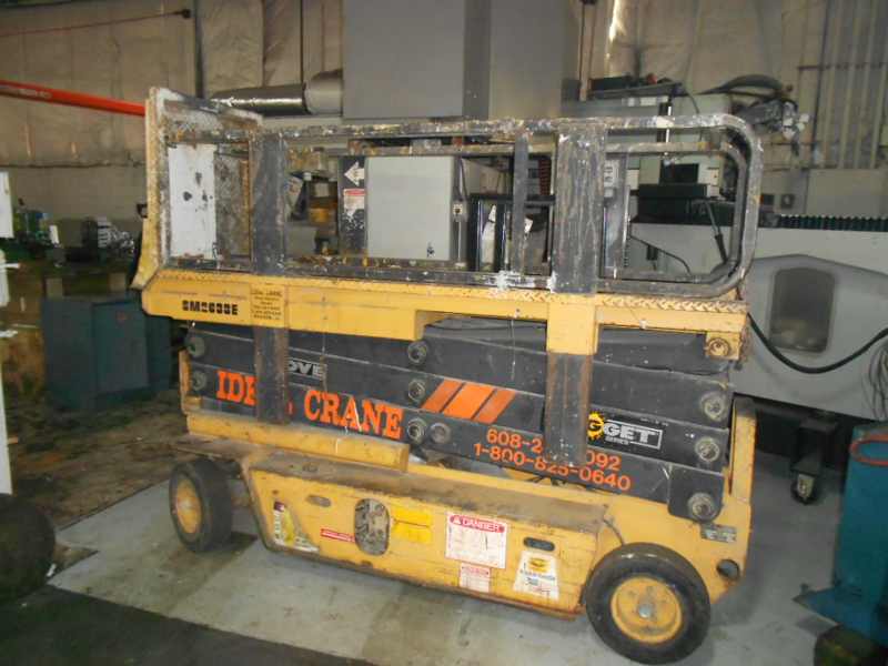Grove Nugget Model SM2633E Platform Scissors Lift
